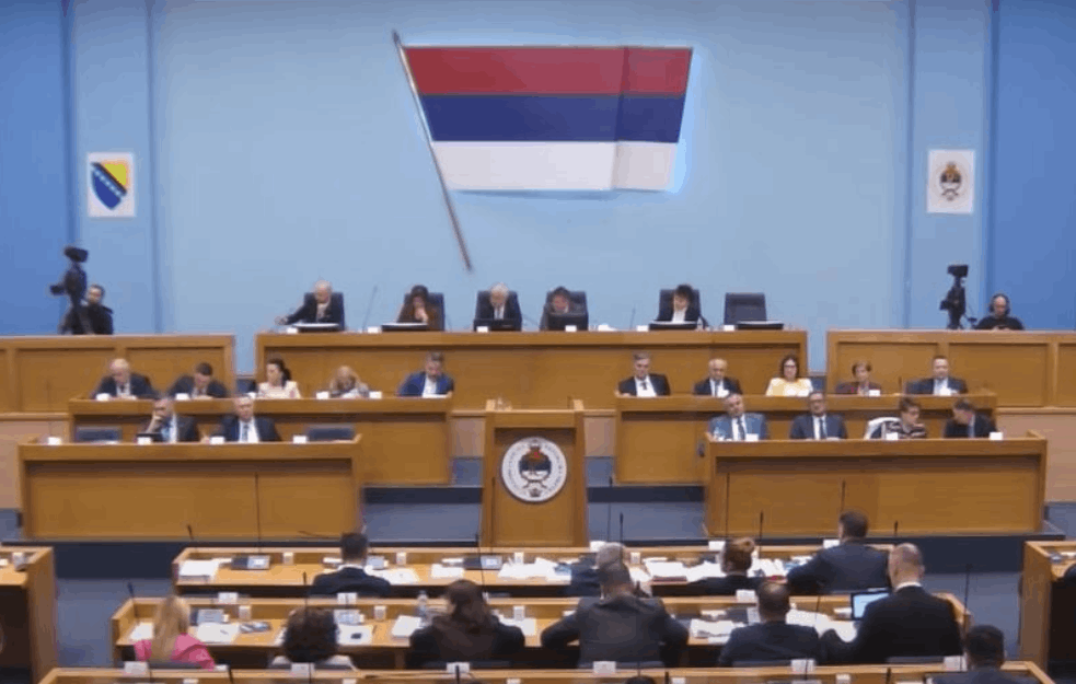 SRPSKA DANAS ODLUČUJE O ODGOVORU NA INCKOV ZAKON: Zaseda Skupština RS! 